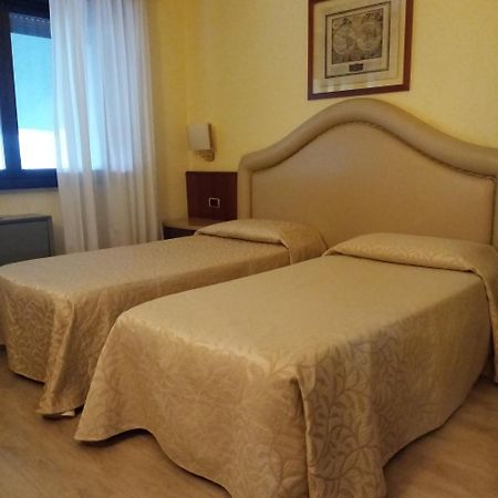 Hotel City Legnano Esterno foto