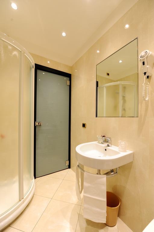 Hotel City Legnano Esterno foto