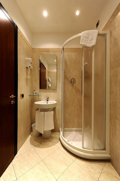 Hotel City Legnano Camera foto