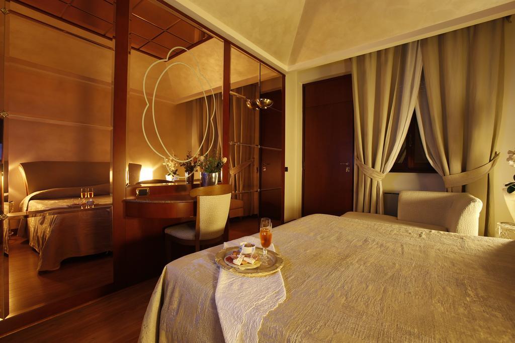 Hotel City Legnano Camera foto