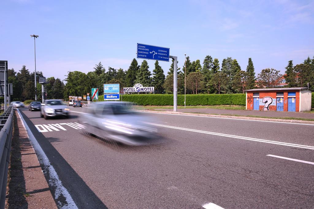 Hotel City Legnano Esterno foto