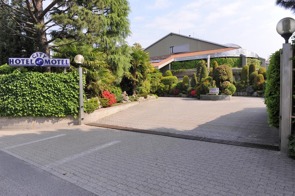 Hotel City Legnano Esterno foto
