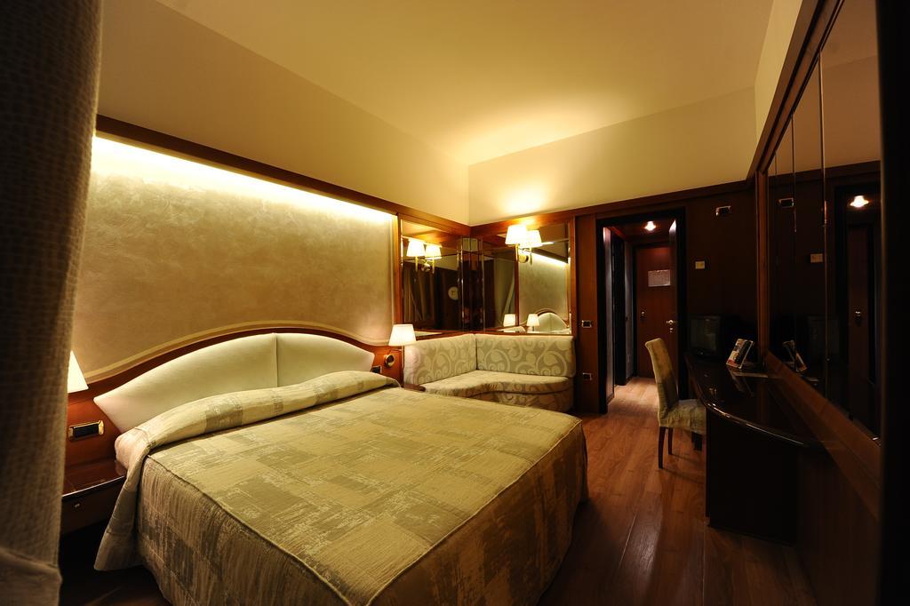 Hotel City Legnano Esterno foto
