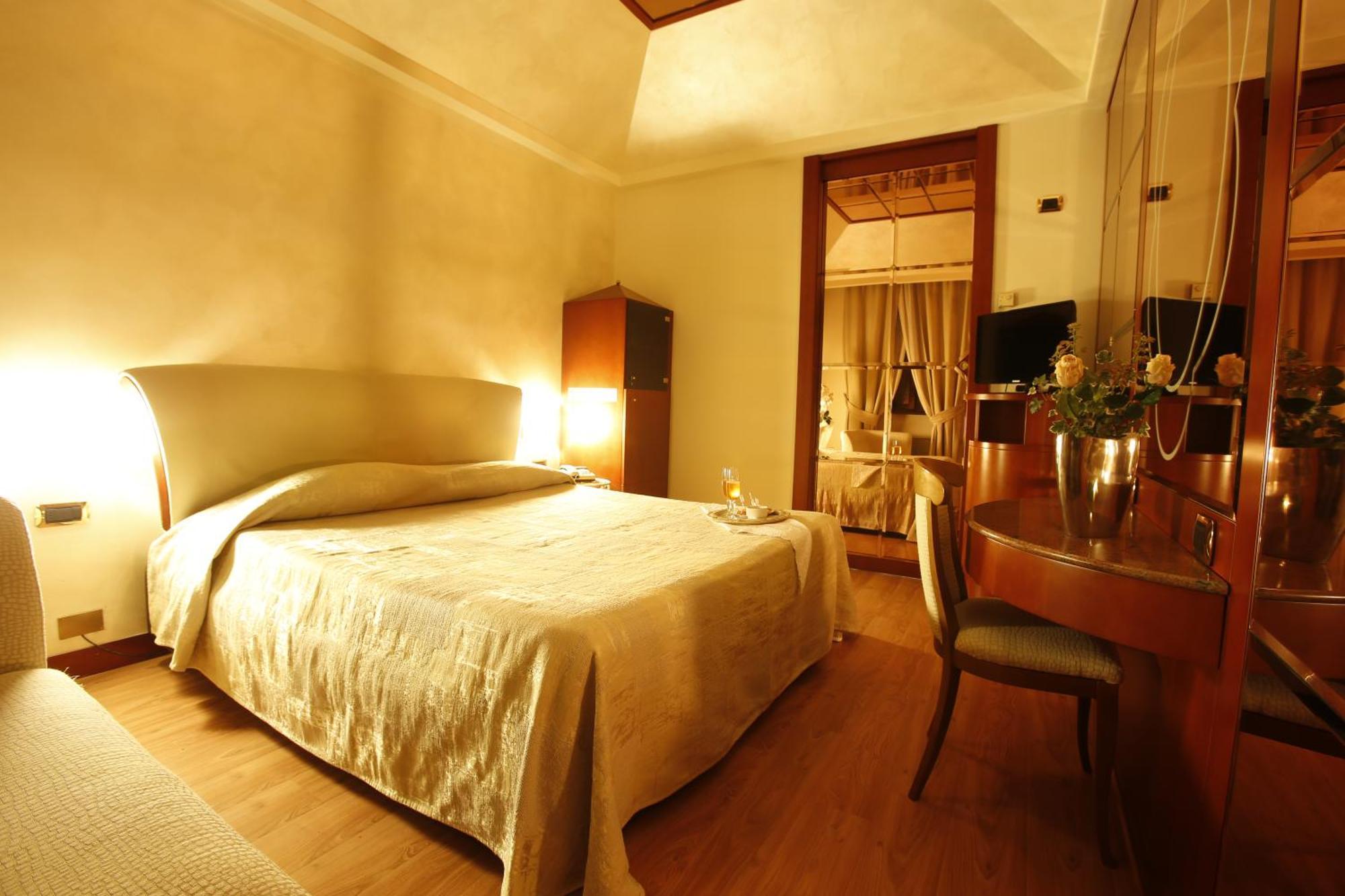 Hotel City Legnano Esterno foto