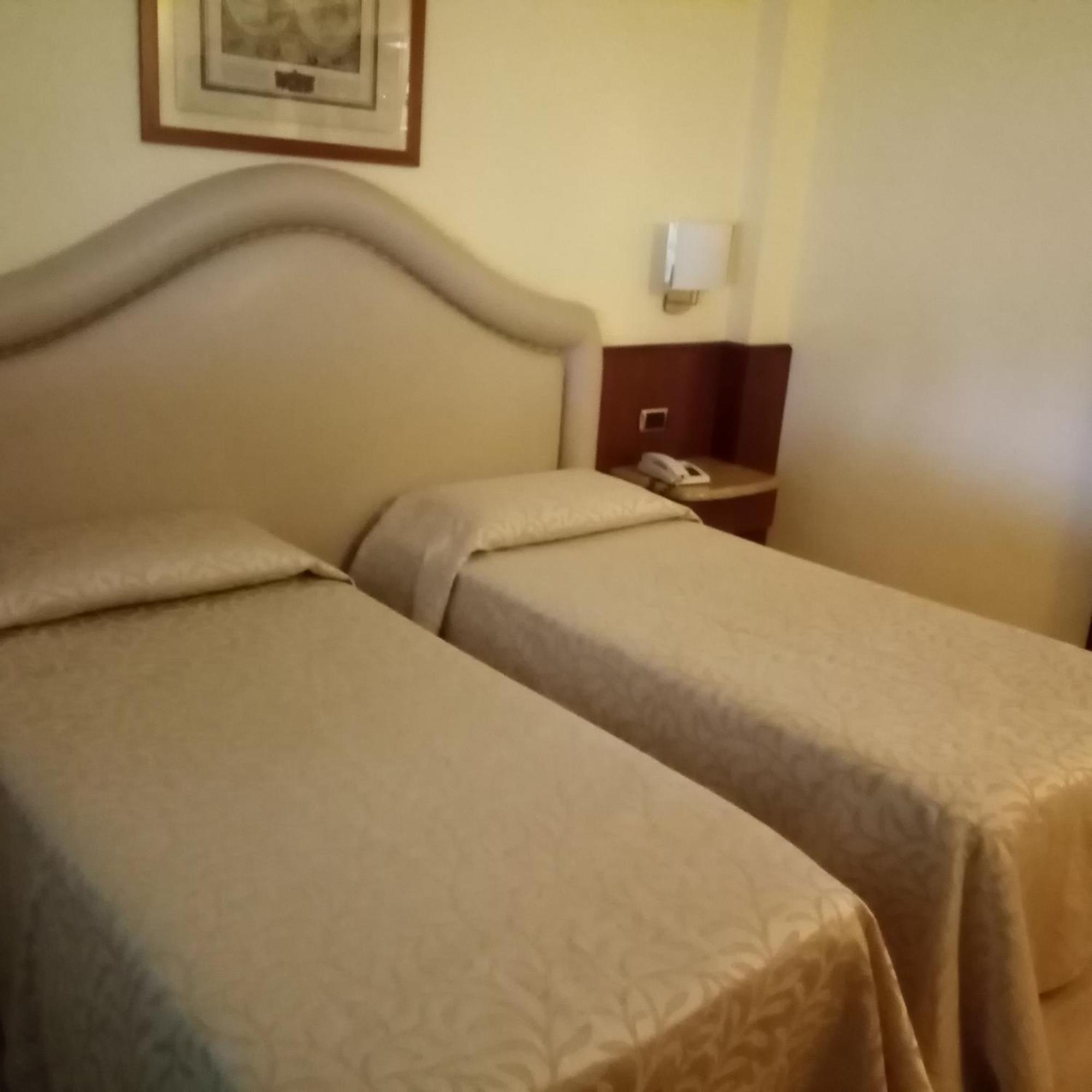 Hotel City Legnano Esterno foto