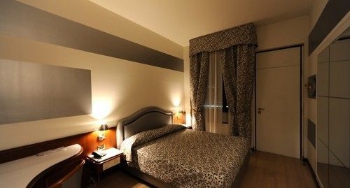 Hotel City Legnano Esterno foto