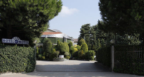 Hotel City Legnano Esterno foto